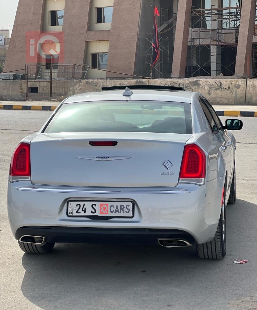 کرایسلەر 300